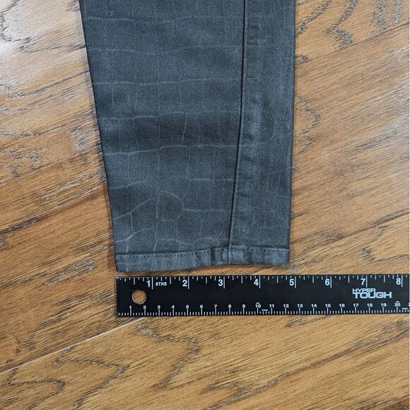 7 For All Mankind Skinny Jeans Croc Pattern Black Size 27 (28x27) Stretch - Picture 12 of 16